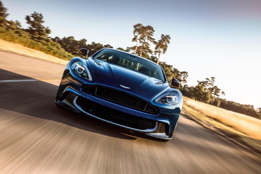  Aston Martin Vanquish S 2016 года  (UK) (фото 5 из 14)
